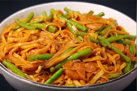 这才是豆角焖面的正确做法，过程讲解详细，不粘不坨筋道入味好吃视频封面