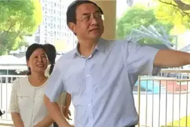 浙江余姚市教育局局长被查，被曝贪污学生餐费，还替情人站台敛财视频封面