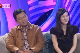 柳云龙开唱《祖国不会忘记》，当红旗出现，全场起立致敬视频封面
