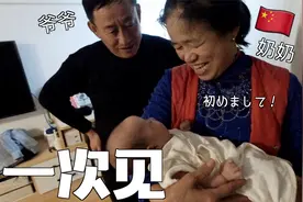 【家有萌宝】爷爷奶奶来啦，囡囡第一次见到爷爷奶奶的反应视频封面