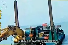 两个男孩在宿舍睡觉，半夜遇到诡异的事，吓的躲在被窝里不敢出来视频封面