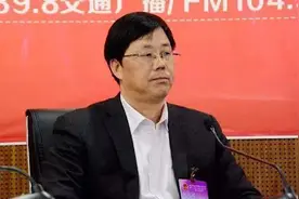 贵州一发改委主任被控受贿,茅台收了226瓶 副省长曾收4000瓶视频封面