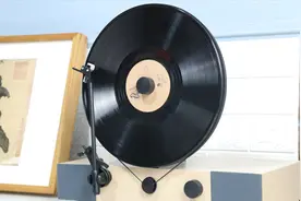 立式黑胶唱机你见过吗？开机听音乐，竟有种穿越的感觉视频封面