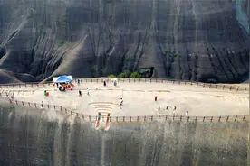 湖南郴州高椅岭不装护栏太危险，修了悬崖栈道门票80，还值去吗？视频封面