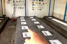 工地的厕所也太小了80厘米，我蹲都费劲，搞不懂了