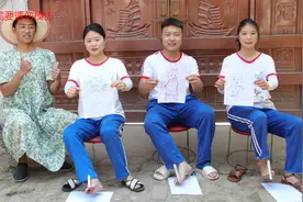 【小花和她的伙伴们】小伙伴挑战用脚画画，没想小花竟画出花仙子视频封面