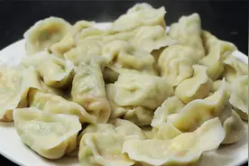 西葫芦素馅饺子好吃做法，皮薄馅大，营养丰富，孩子三天两头要吃视频封面