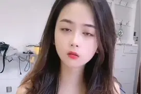 满级人类：整个篮球场上的男人都在等中场休息这个时间视频封面