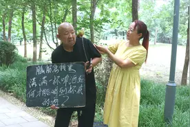 脑筋急转弯：满满一杯啤酒，如何才能喝到杯底的酒？你知道吗？