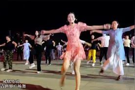 青青美女跳鬼步全身都在跟着音乐抖动，太好看了视频封面