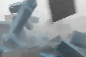 9-10级大风！安徽一市遭暴雨袭击，建筑工：这不是挣钱！是挣命！视频封面