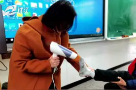 杭州这场暴脾气的雷雨，学校门口多了“摆渡人”视频封面
