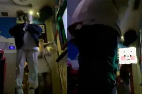 2女生在KTV跳舞唱歌，陌生男子推门而入要加微信，随后举动引热议视频封面