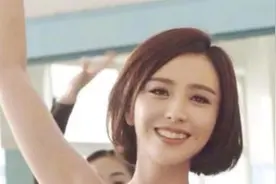 佟丽娅用助理的杯子给儿子接尿，惨遭网友吐槽，你咋看？视频封面