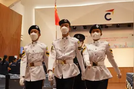 港专成立学生升旗队 用“仪式感”增强学生爱国体验视频封面