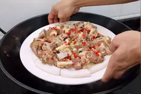 广式蒸排骨，一个全新吃法，10分钟出锅嫩滑好吃，我能当饭吃到饱视频封面