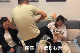 怀孕九月妻子没给婆婆做饭，被丈夫踹肚子，隔天母子俩回家腿发抖视频封面