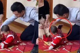 小宝宝"抓周"手里被塞一本书 看也不看直接扔到旁边大人哭笑不得视频封面