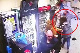 硬核小姐姐！战斗民族女店员一拳打晕闹事醉汉，获格斗冠军大赞视频封面