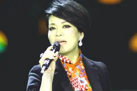 美好佳节难忘今宵！毛阿敏现场一曲《莫忘今宵情》，歌声太感人视频封面