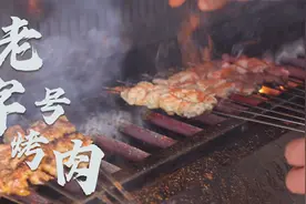 伊犁路边烧烤摊，肉3元/串，肝子肠子奶泡1.5元/串，味道还很好吃