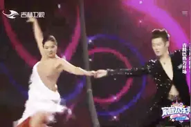 三亚广场舞母子组合，吉特巴热力开场燃爆全场，母亲看上去很年轻视频封面