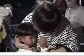 小谢谢抵达贵州老家，哥哥十几天没见妈妈，黏着要抱抱！视频封面