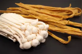 腐竹和蘑菇是绝配，教你小炒腐竹的家常做法，鲜香入味下酒又下饭视频封面