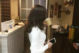 进美发店，怎样才能做个满意的发型？来！我悄悄的告诉你！