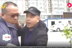 男子交六万当驾校教练，退押金时遇难题，驾校经理现场发飙抄家伙视频封面