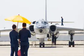 中国轰炸机艰辛史，99年有只飞豹，十年后轰6H横空出世视频封面