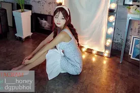 清纯可人的韩国模特写真拍摄实景视频封面