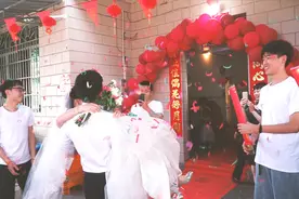 四川小伙娶漂亮姑娘，虽然没有婚礼仪式，但这宴席看得流口水视频封面