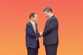 授勋仪式上 总书记问了袁隆平一句话，袁老的回答来了！视频封面