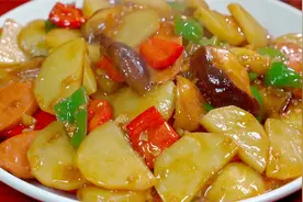 香菇土豆这样做，鲜香入味又营养，开胃更下饭，孩子超爱吃视频封面
