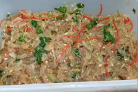 阿瓜大厨分享“凉拌海蜇”的做法，饭店就这样拌，简单下酒标配菜视频封面