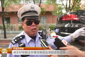 交警集中整治违法停车行为，缓解居民出行拥堵，创造良好交通秩序