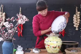 春姐教香辣泡菜，简单易学，比例放好，香辣娃娃菜就成了，真过瘾视频封面