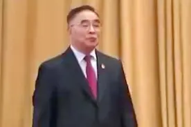 致敬功勋！张伯礼被颁授国家荣誉称号奖章视频封面