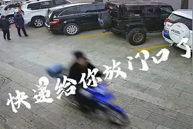 男子不满妻子快递多取完扔下就走，当事人：最多一天七八个快递视频封面