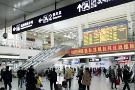为什么春运买火车票时才放票就没了？原来有这些“猫腻”！视频封面