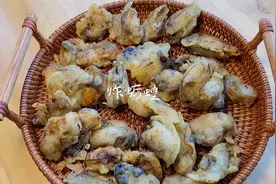 传统名菜炸蛎蟥，是加面粉还是加淀粉？原来大连媳妇是这么做的视频封面