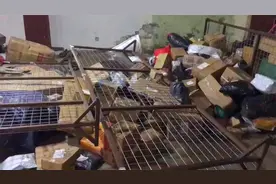 一夜间堆积成山快件全部消失，快递员爆料站点老板“跑路”视频封面