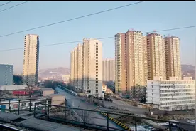 火车进入山西古交，看一看古交是一座什么样的城市！视频封面