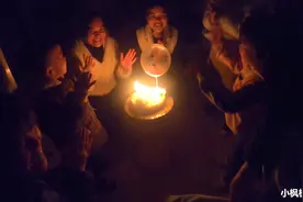 这是一份非常特别的生日蛋糕，妹妹送给姐姐的生日礼物，特别温馨视频封面