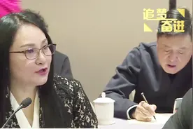 全国政协委员强调传统文化的重要性 说到高兴时 现场唱了一段视频封面