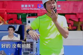 全国劳模挑战极限，吊桥集装箱踢足球，董卿都忍不住称赞视频封面