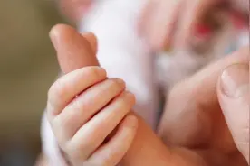 对于母亲的亏欠，听的泪流满面《妈妈》视频封面