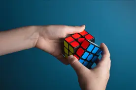 一个标准的3阶魔方共有多少种状态呢？如何计算出来？视频封面