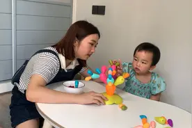 阿爽为女儿准备儿童节礼物，没想到频频被宝宝嫌弃，大型翻车现场视频封面